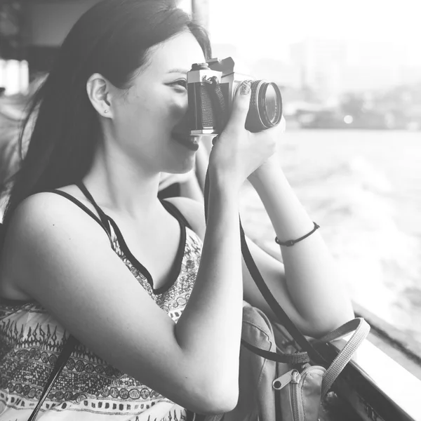 Dívka fotograf na cestách — Stock fotografie