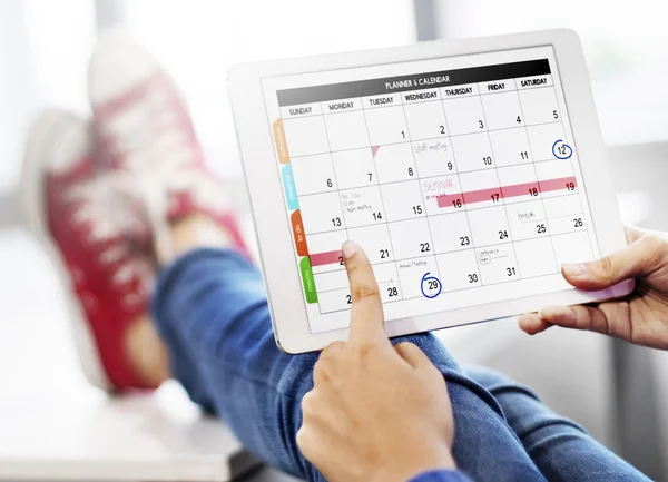 Tablet digital com calendário — Fotografia de Stock