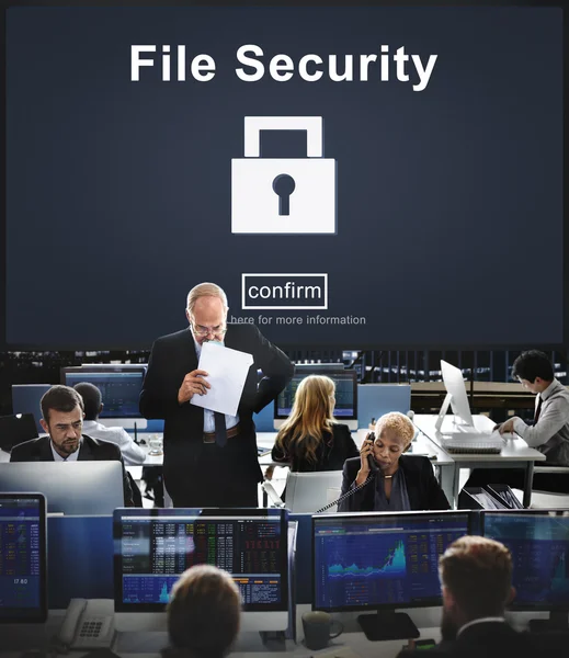 Trabajadores empresariales y seguridad de archivos — Foto de Stock