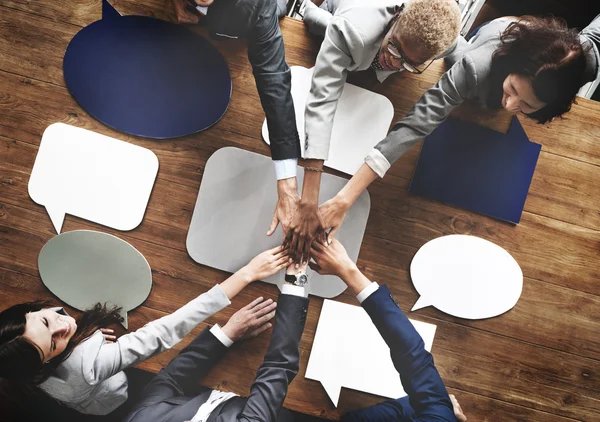 Groep mensen brainstormen over vergadering — Stockfoto