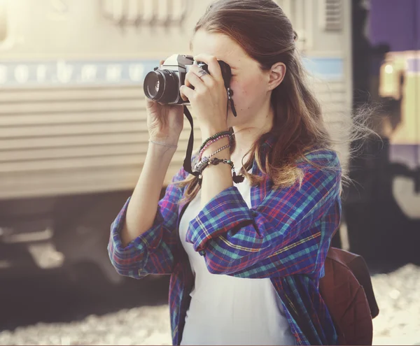 Meisje fotograaf reizen — Stockfoto