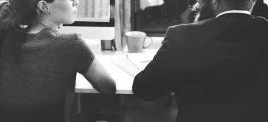 Ofiste çalışan iş adamları