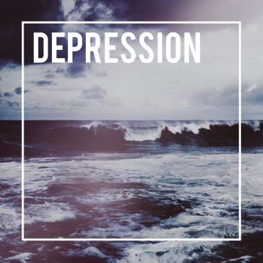 Dalgalar fırtına öncesi ile deniz