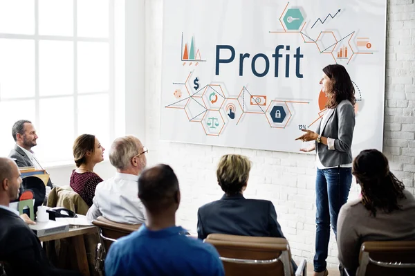 Gente de negocios trabajando en oficina — Foto de Stock