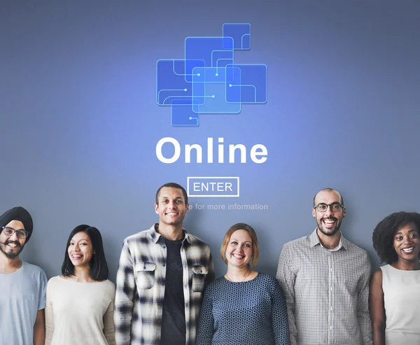 Diversidad de personas con Online — Foto de Stock