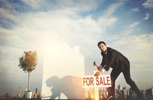 Businessman and Sale Property — Stock Photo, Image