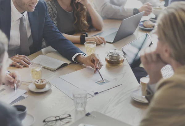 Equipe de negócios tem reunião — Fotografia de Stock