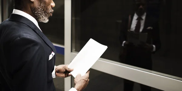 Businessman on platform on station — Stock Photo, Image