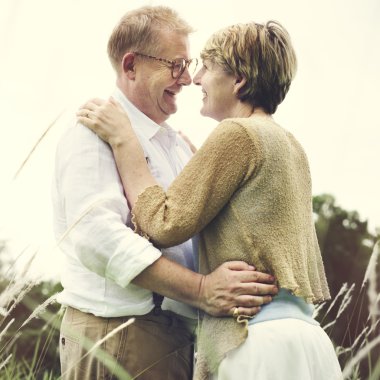 Çift Karı ve koca Dating harcama zaman doğa üzerinde birlikte 