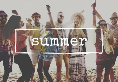 Sahilde birlikte vakit arkadaşlar