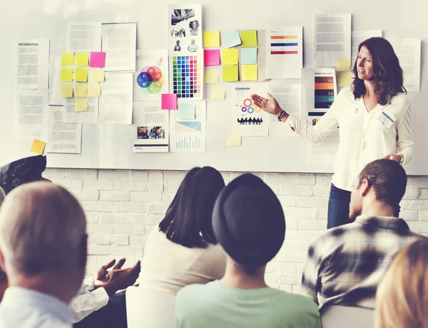 Geschäftsleute planen Ideen — Stockfoto