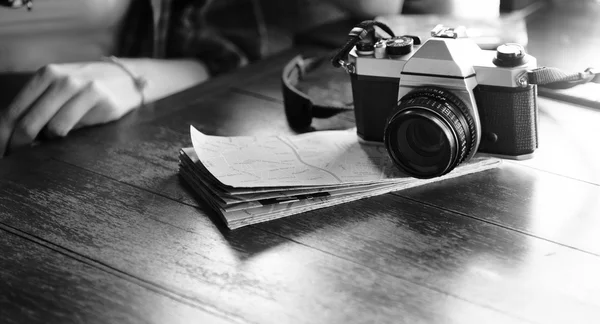 Retro Camera on Table — Stock Photo, Image