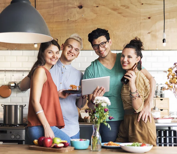 Amici Felicità in cucina — Foto Stock