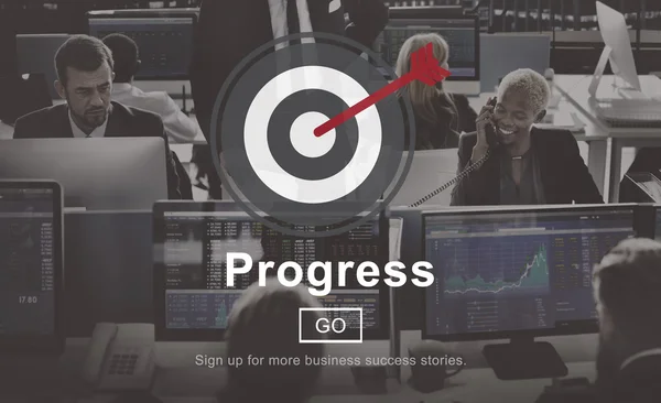 Uomini d'affari che lavorano e progresso — Foto Stock