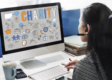 bilgisayar ile sadaka monitör