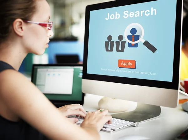 Ordenador con búsqueda de empleo en el monitor —  Fotos de Stock