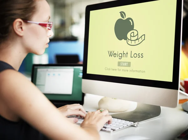 Ordenador con pérdida de peso en el monitor —  Fotos de Stock