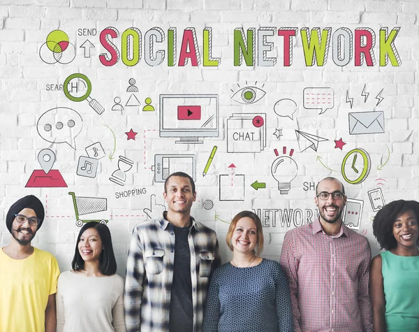 Diversità persone con social network — Foto Stock