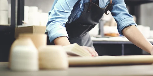 Artesano en Concepto de Trabajo —  Fotos de Stock