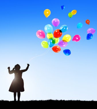 Renkli balonları olan kız
