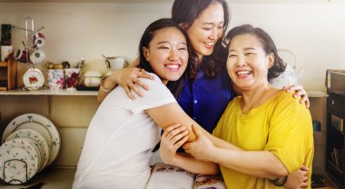  Anne ve çok güzel kızları