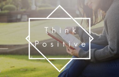 Asyalı kadın kitap okumak