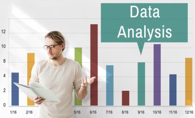 İşadamı veri analizi ile çalışma