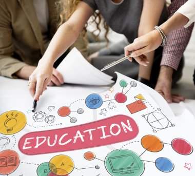 Poster ve eğitim çalışma tasarımcılar