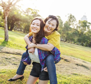  Anne ve sevimli kızı