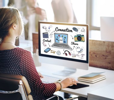 Monitör bağlantısı olan bilgisayara