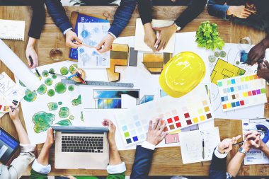 Tasarımcılar ve mimarlar birlikte çalışma 