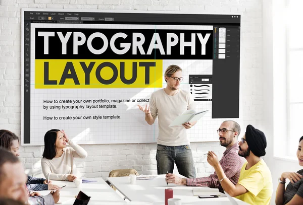 Деловая встреча с типографским макетом — стоковое фото