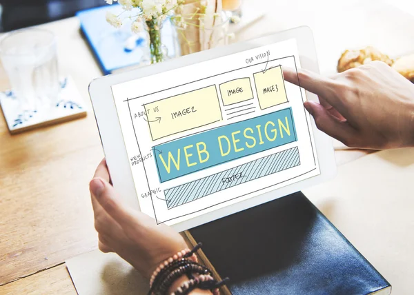 Tablet digitale con web design sullo schermo — Foto Stock