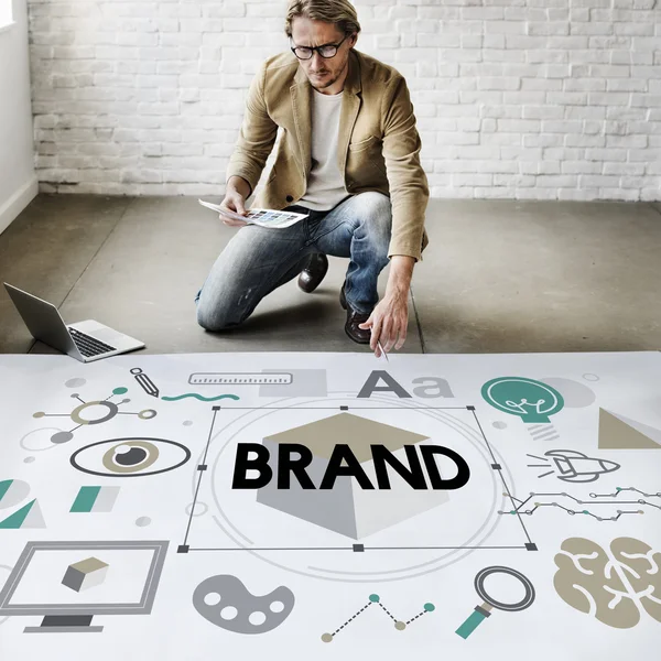 Empresario trabajando con Brand — Foto de Stock