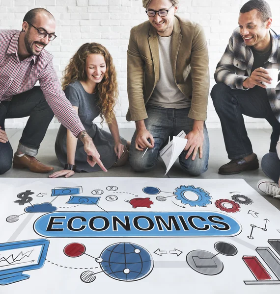 Ontwerpers werken met poster en economie — Stockfoto