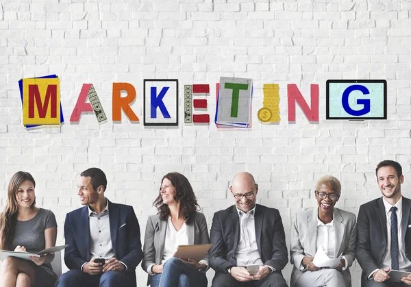 Podnikatelé na schůzce a marketingu — Stock fotografie