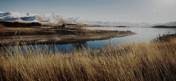 Beau paysage avec des montagnes — Photo