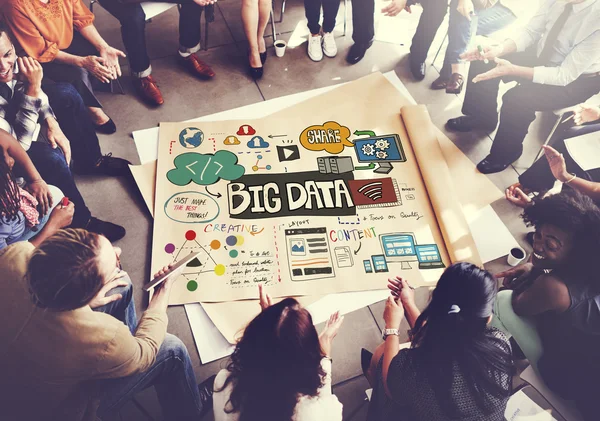 Pessoas sobre cartaz com Big Data — Fotografia de Stock