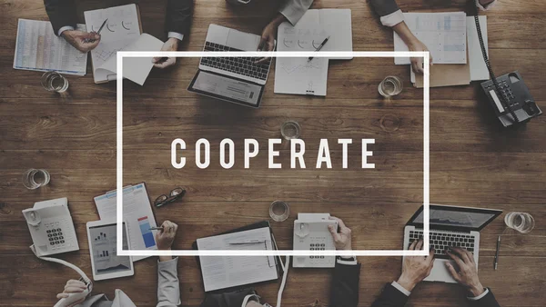 Geschäftsleute treffen sich und kooperieren — Stockfoto
