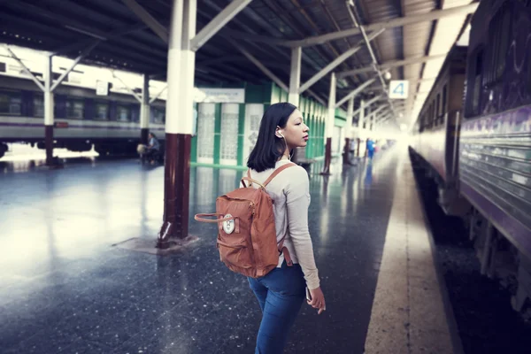 Retrato de mujer asiática Viajar — Foto de Stock