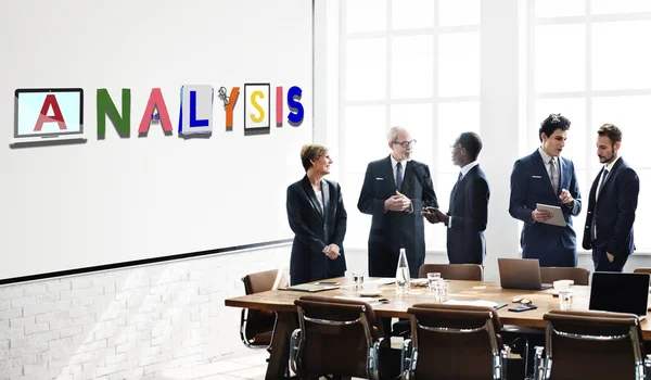 Gens d'affaires et analyse — Photo