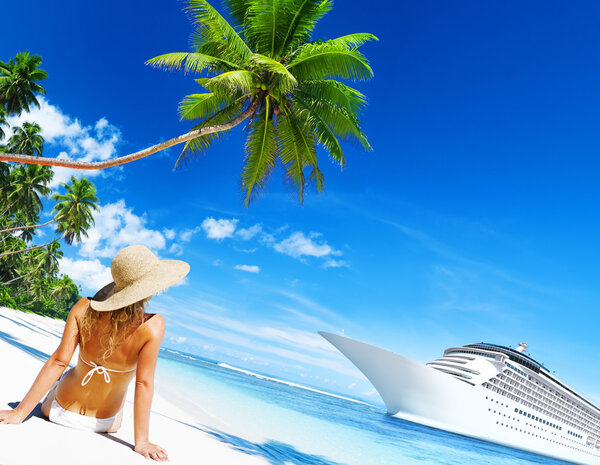 woman in hat at vacation