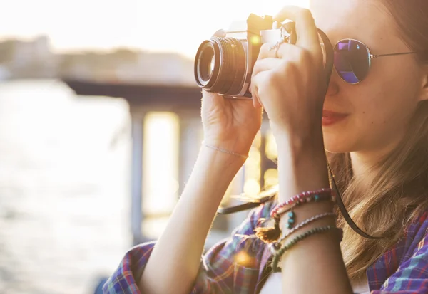 Fotógrafo menina viajando — Fotografia de Stock