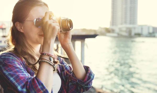 Fotógrafo menina viajando — Fotografia de Stock