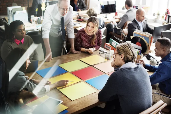 Geschäftsteam arbeitet — Stockfoto