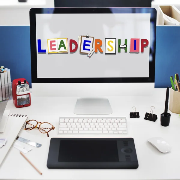 Leadership sur ordinateur moniteur — Photo