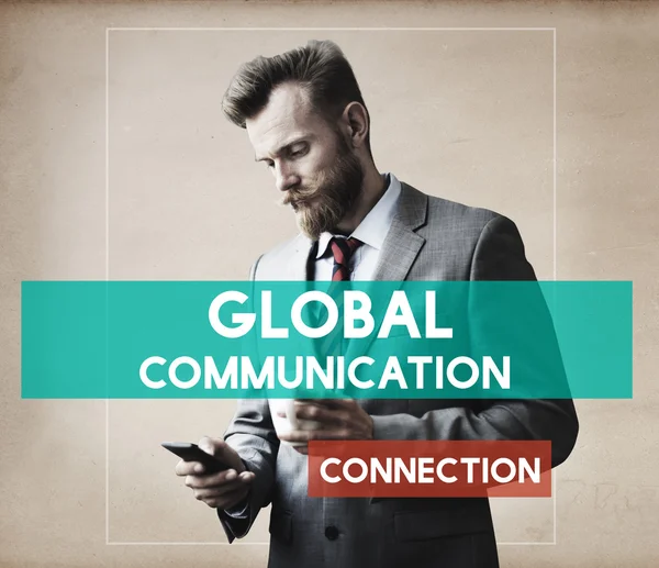 Hombre de negocios trabajando y comunicación global —  Fotos de Stock