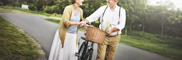 Couple Wife and Husband On Dating Spending time together on nature — Stock Photo, Image