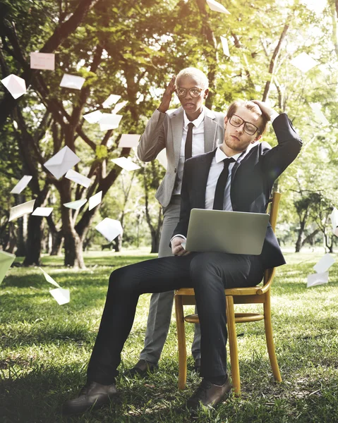 Empresario y Empresario al aire libre — Foto de Stock