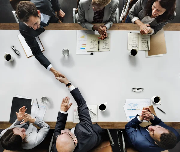 Zakenmensen op vergadering — Stockfoto